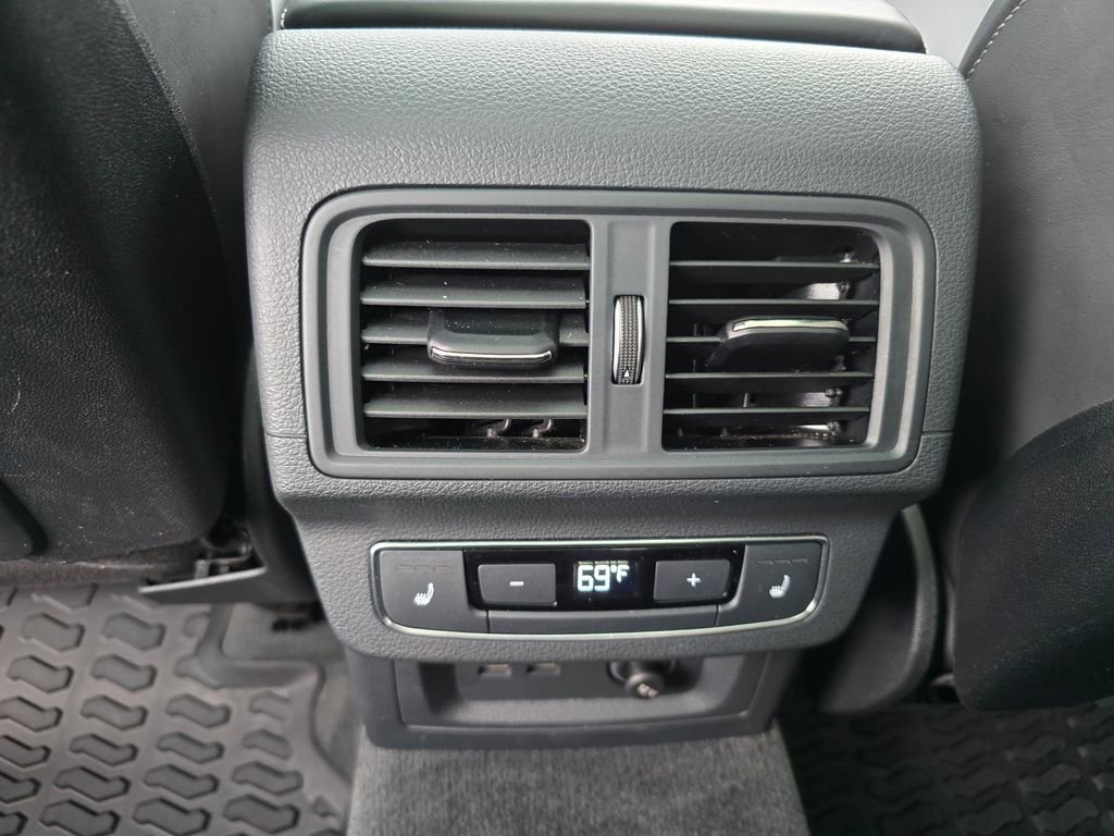 Used 2024 Audi SQ5 Prestige w/ Prestige Package image 29