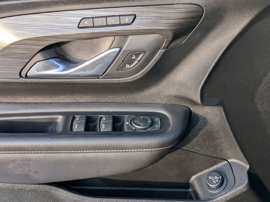 Used 2023 GMC Terrain SLT w/ Elevation Edition image 15