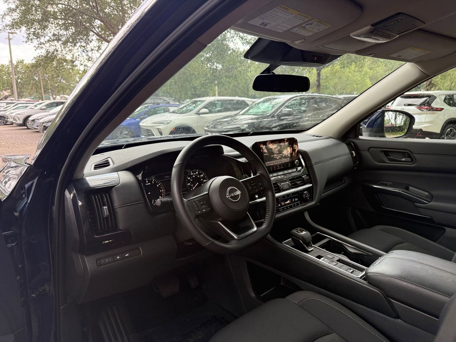 Used 2025 Nissan Pathfinder SV FWD image 34
