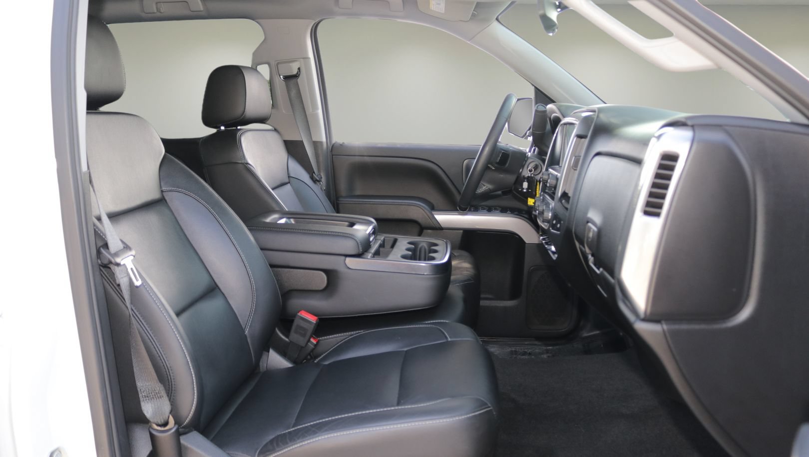 Used 2018 Chevrolet Silverado 1500 LT w/ All Star Edition AWD/4WD image 17