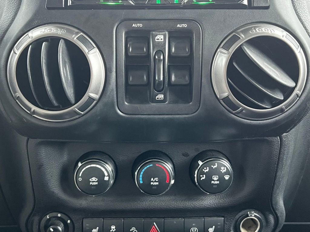 Used 2018 Jeep Wrangler Unlimited Sahara image 31