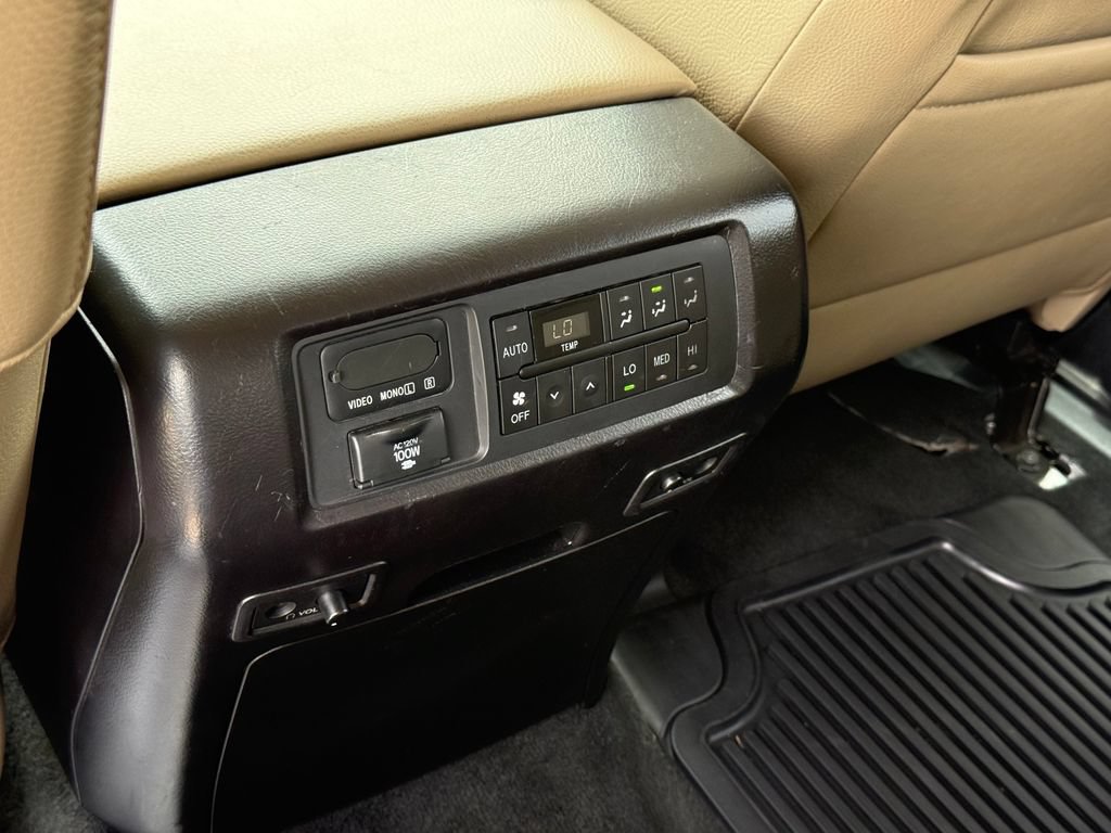 Used 2018 Toyota Sequoia Platinum RWD image 22