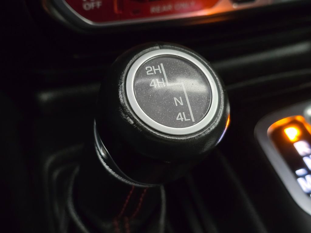 Used 2020 Jeep Gladiator Rubicon w/ Advanced Safety Group AWD/4WD image 35