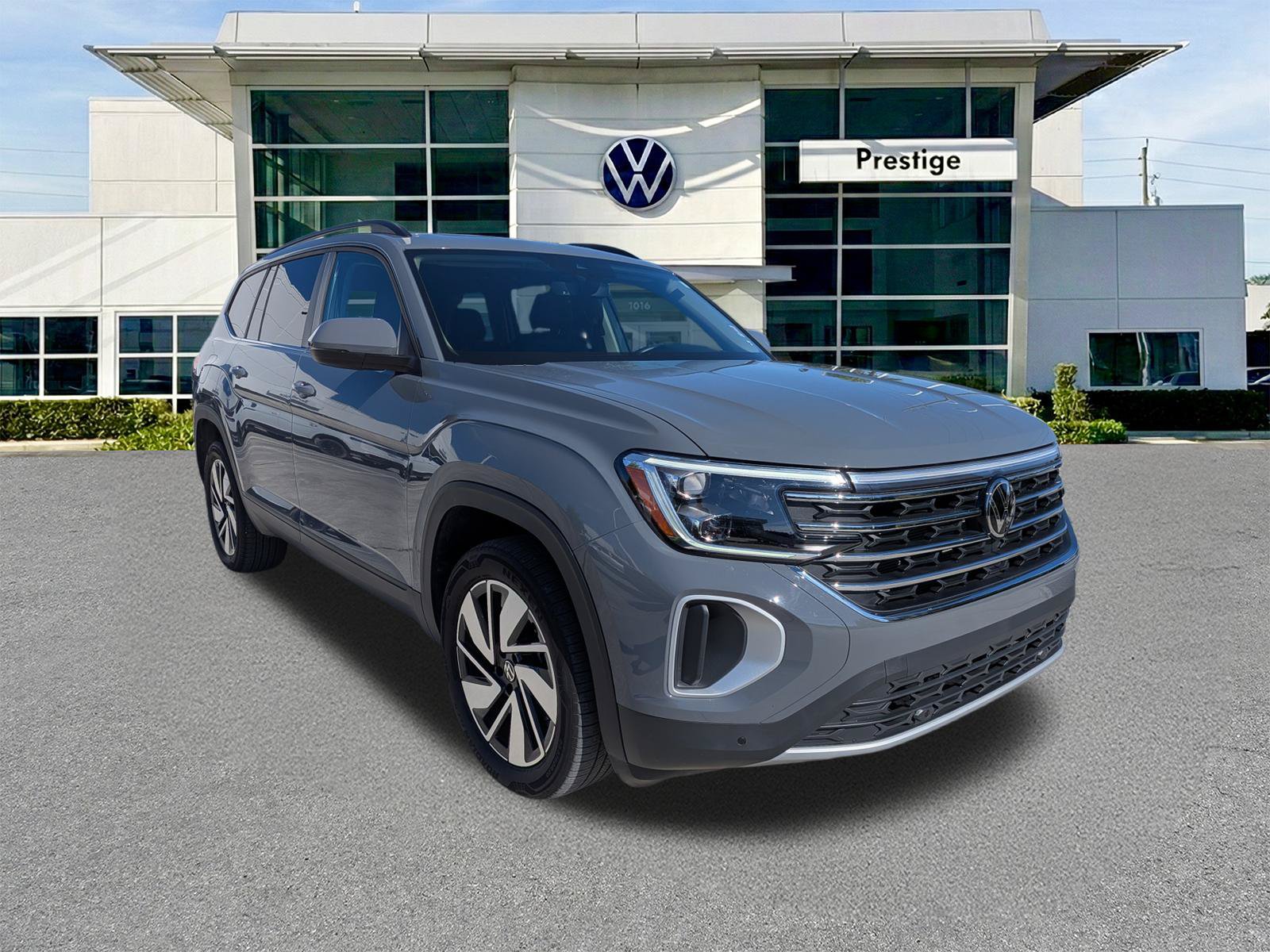 Used 2026 Volkswagen Atlas SE FWD image 1