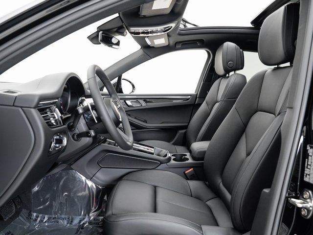 Certified 2025 Porsche Macan image 8
