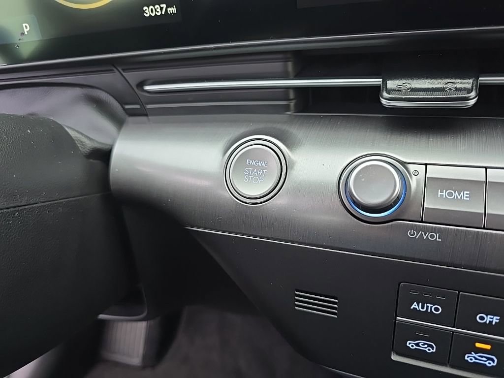 Used 2025 Hyundai Kona SEL AWD/4WD image 17