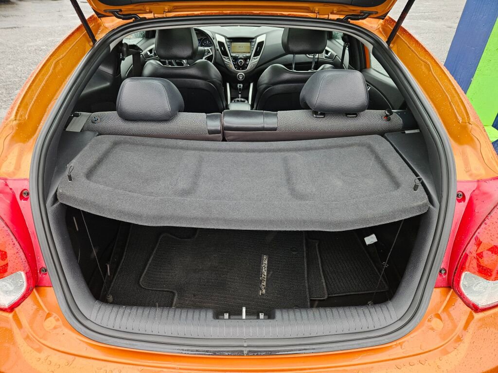 Used 2012 Hyundai Veloster w/ Style Pkg image 17