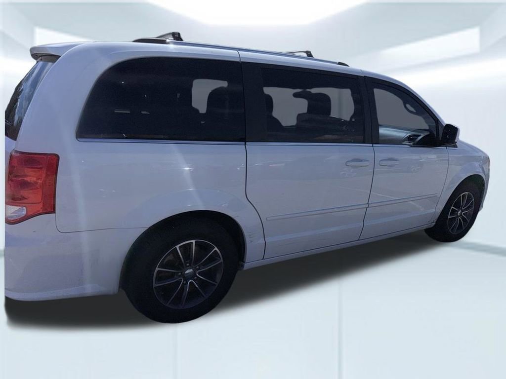 Used 2017 Dodge Grand Caravan SXT image 12