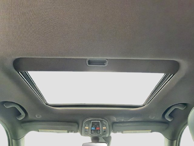 Used 2024 Jeep Grand Cherokee Altitude RWD image 23