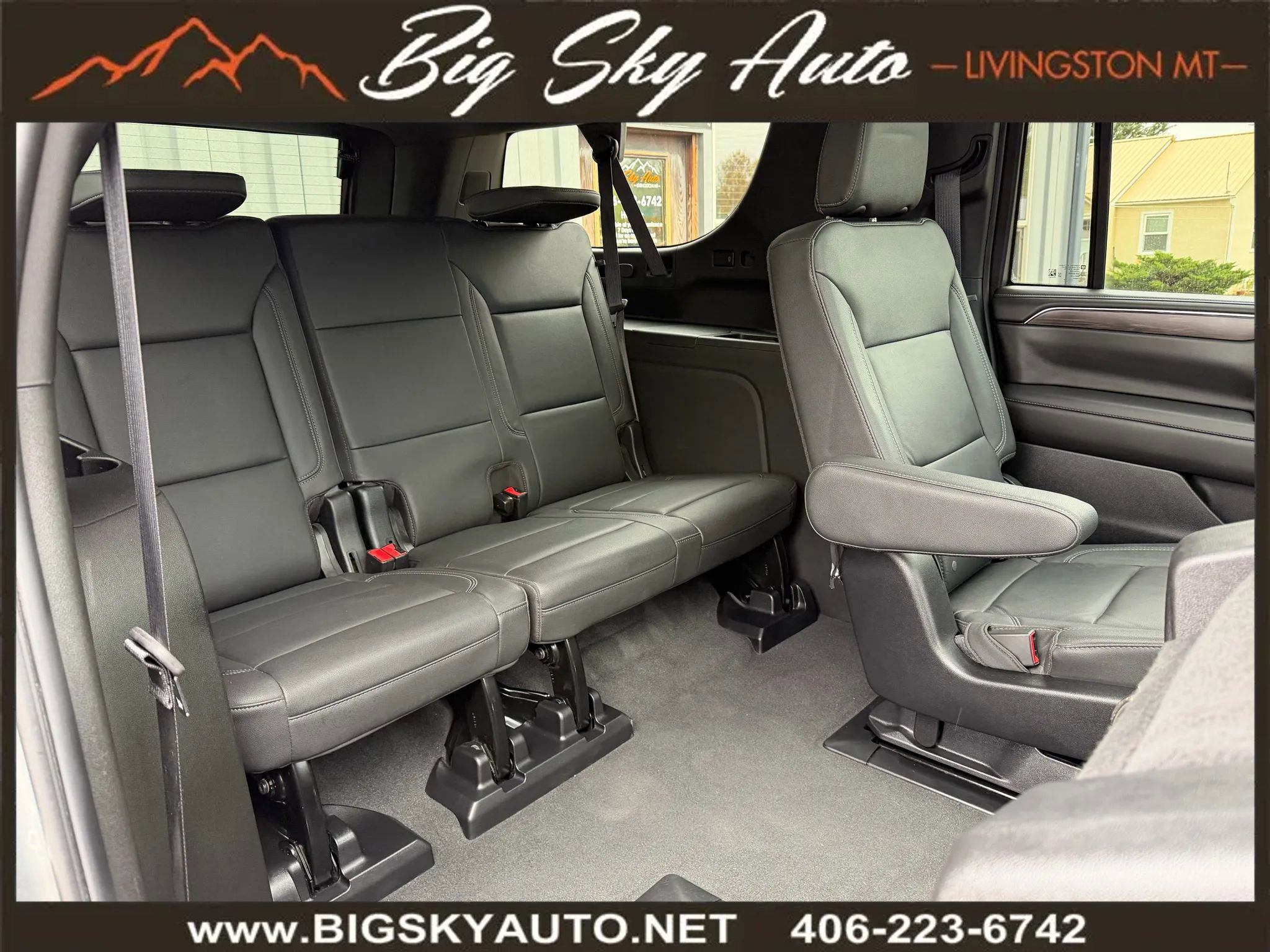 Used 2024 Chevrolet Suburban LT image 24