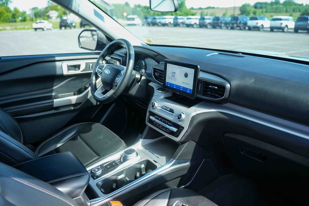 Used 2023 Ford Explorer XLT w/ Equipment Group 202A AWD/4WD image 16