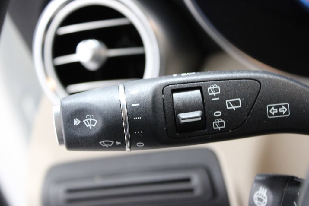 Used 2022 Mercedes-Benz GLC 300 4MATIC image 21