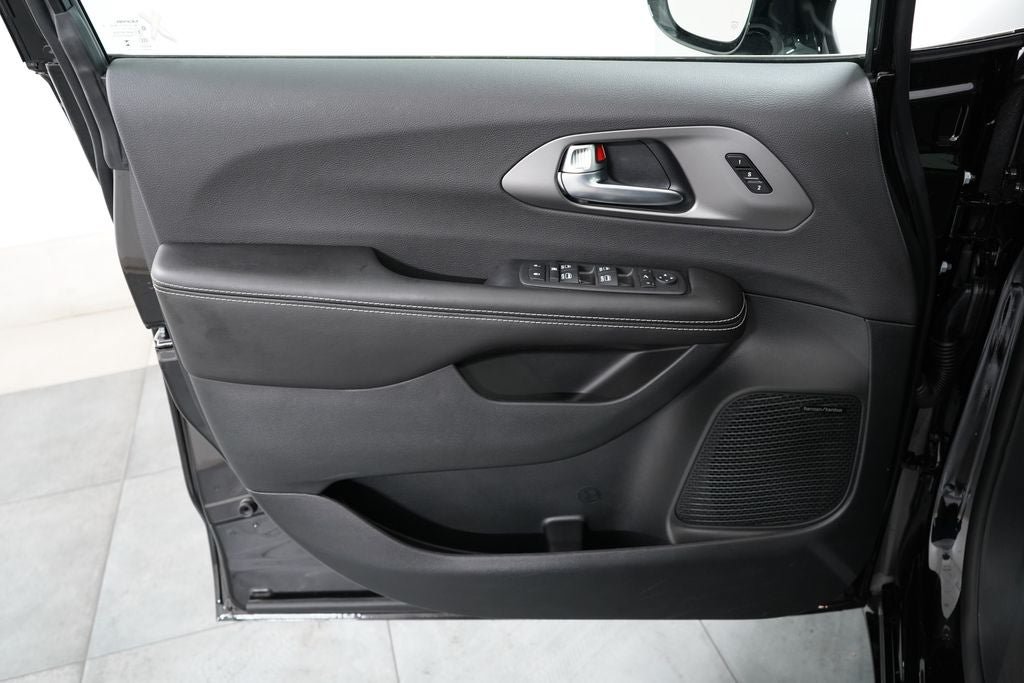 New 2027 Chrysler Pacifica Limited w/ Family Tech Group FWD image 19