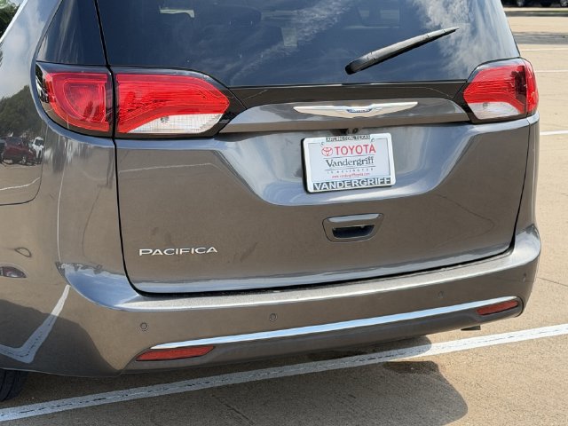 Used 2018 Chrysler Pacifica Touring-L w/ Tire & Wheel Group FWD image 6