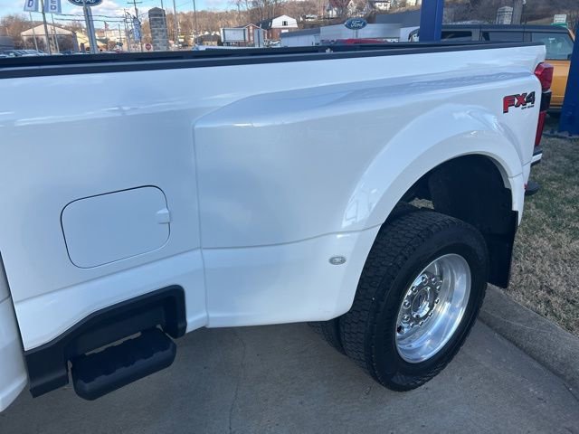 Used 2025 Ford F450 Platinum w/ FX4 Off-Road Package image 8