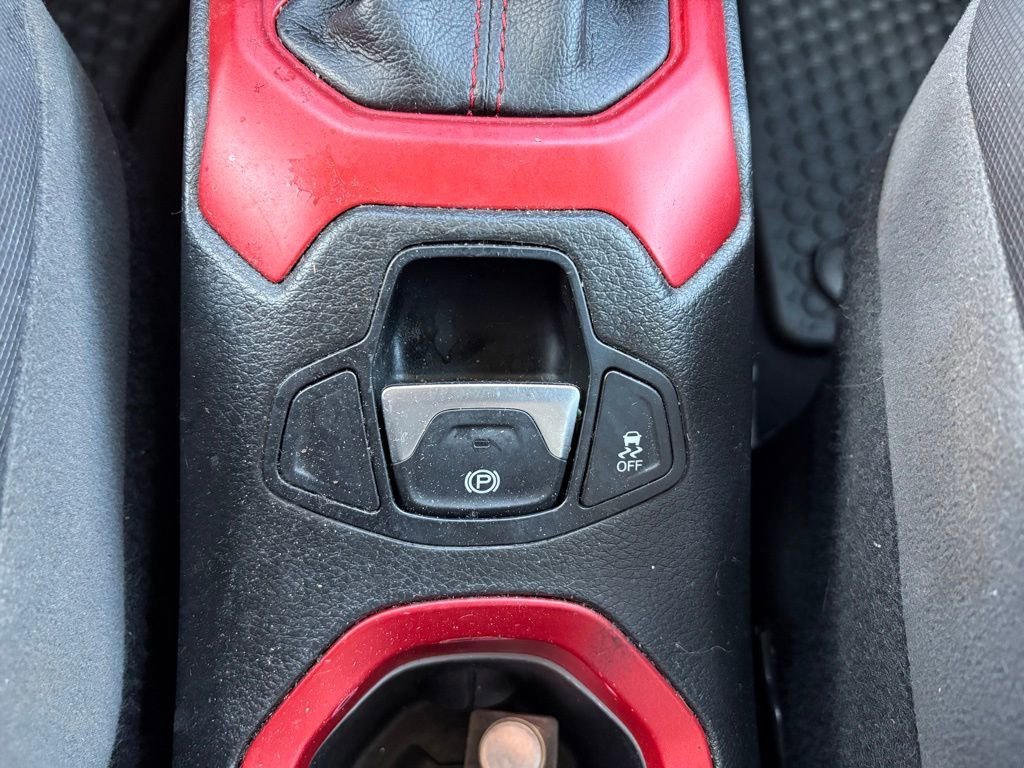 Used 2016 Jeep Renegade Trailhawk w/ Premium Trailhawk Package image 37