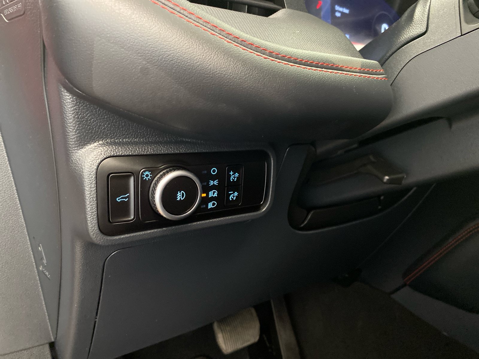 Certified 2025 Ford Explorer ST-Line AWD/4WD image 17