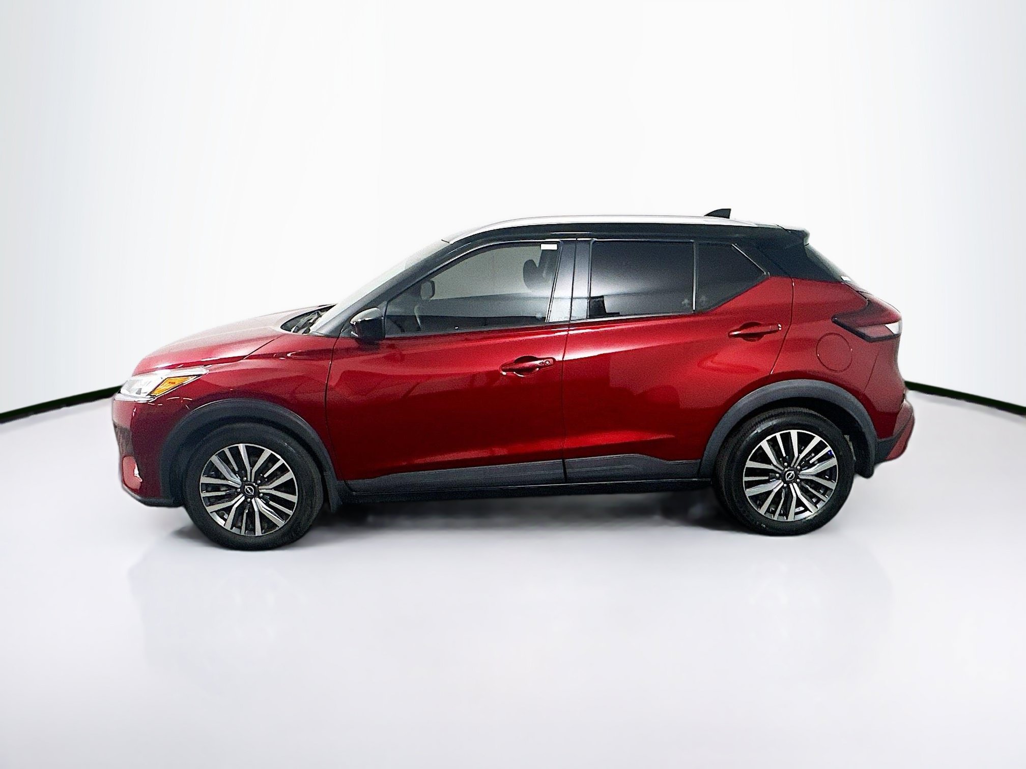 Used 2024 Nissan Kicks SV FWD image 4
