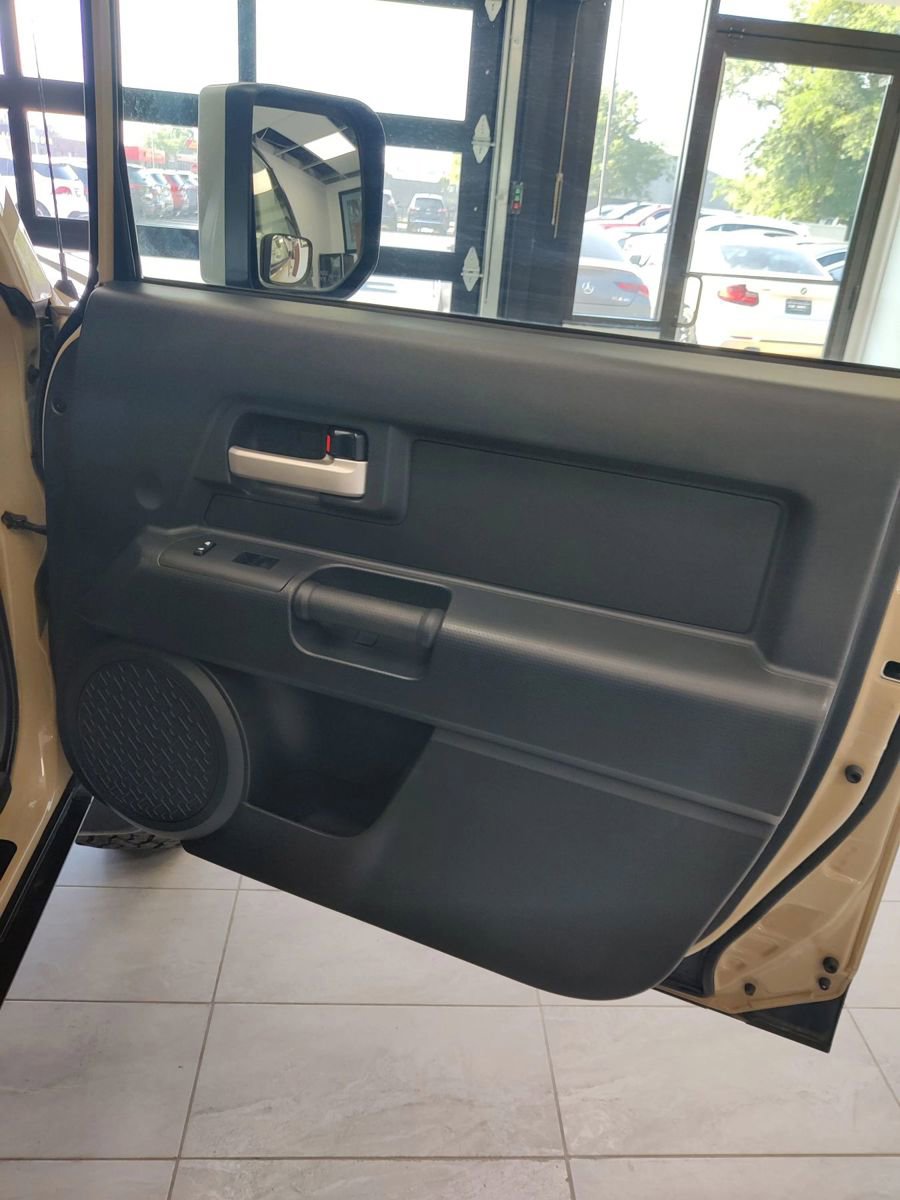 Used 2014 Toyota FJ Cruiser 4WD w/ Convenience Package image 25