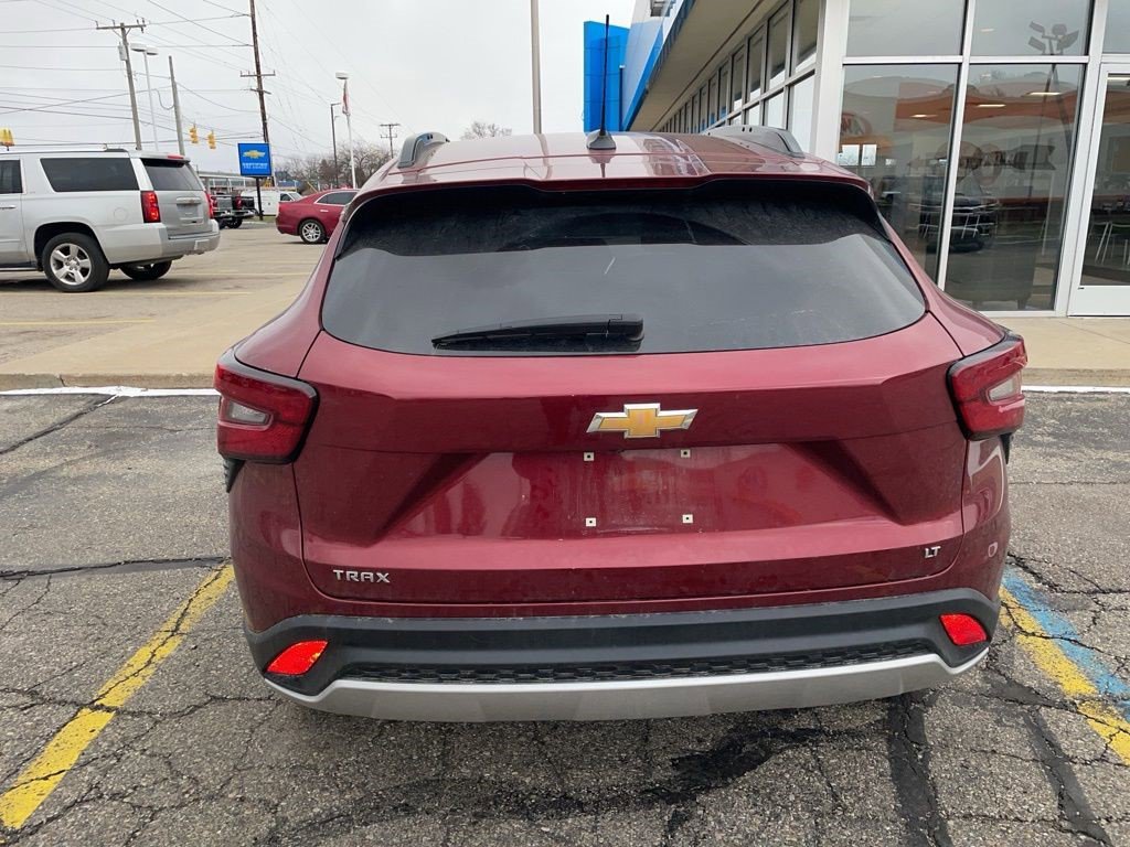 Certified 2024 Chevrolet Trax LT w/ Driver Confidence Package image 4