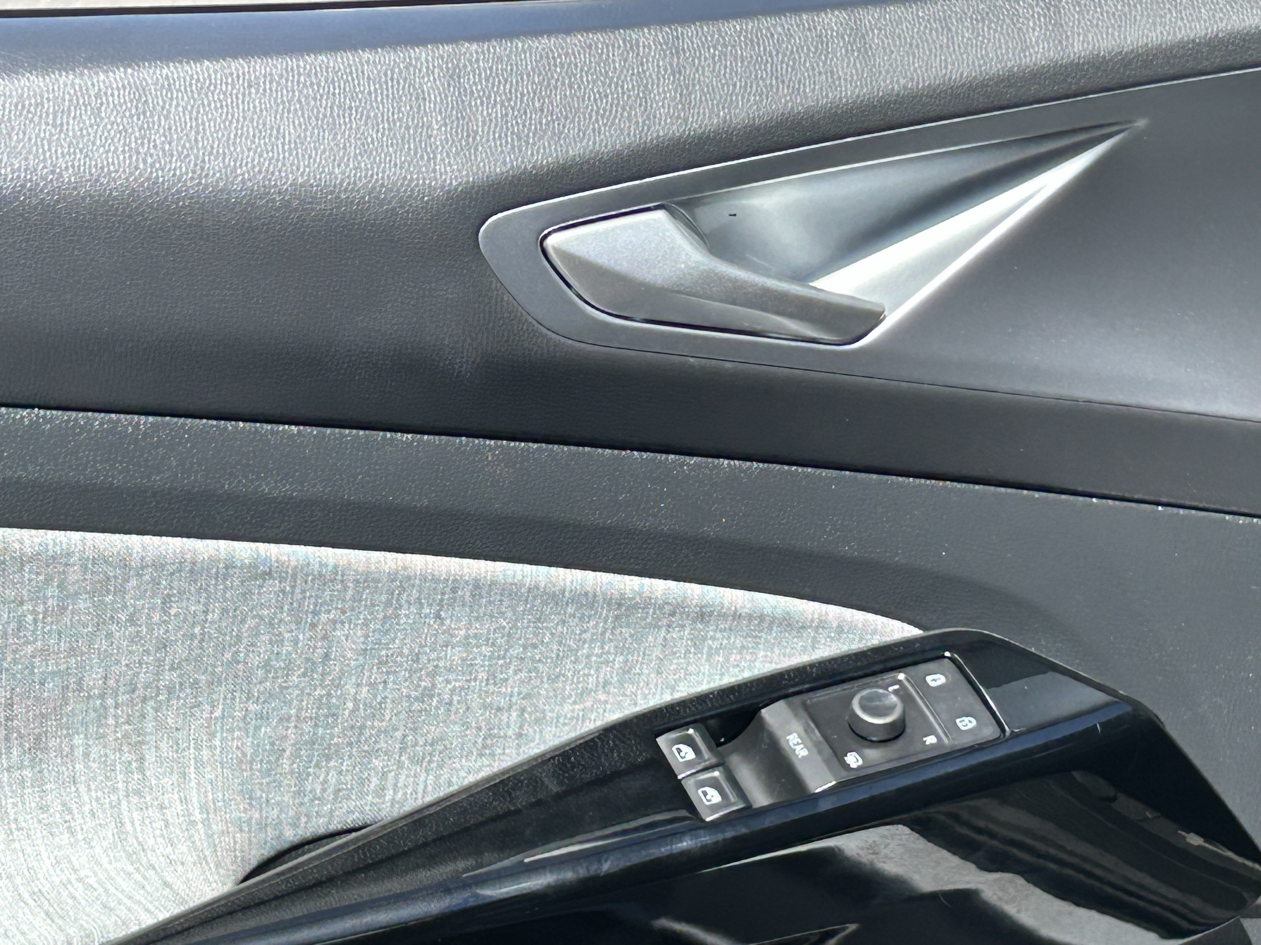 Used 2023 Volkswagen ID.4 Pro RWD image 19