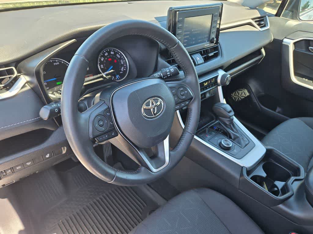 Used 2020 Toyota RAV4 XLE w/ XLE Grade Weather Package AWD/4WD image 10