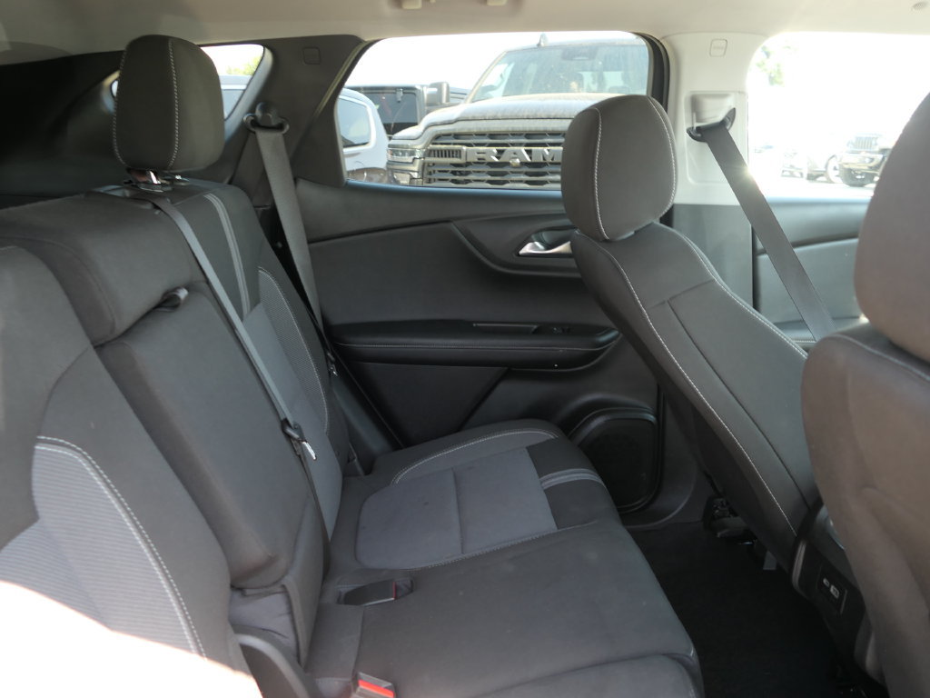 Used 2025 Chevrolet Blazer LT FWD image 23