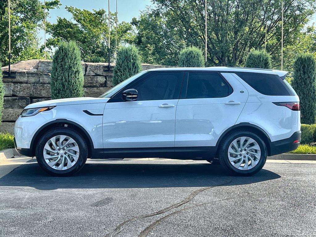 Used 2026 Land Rover Discovery S AWD/4WD image 2