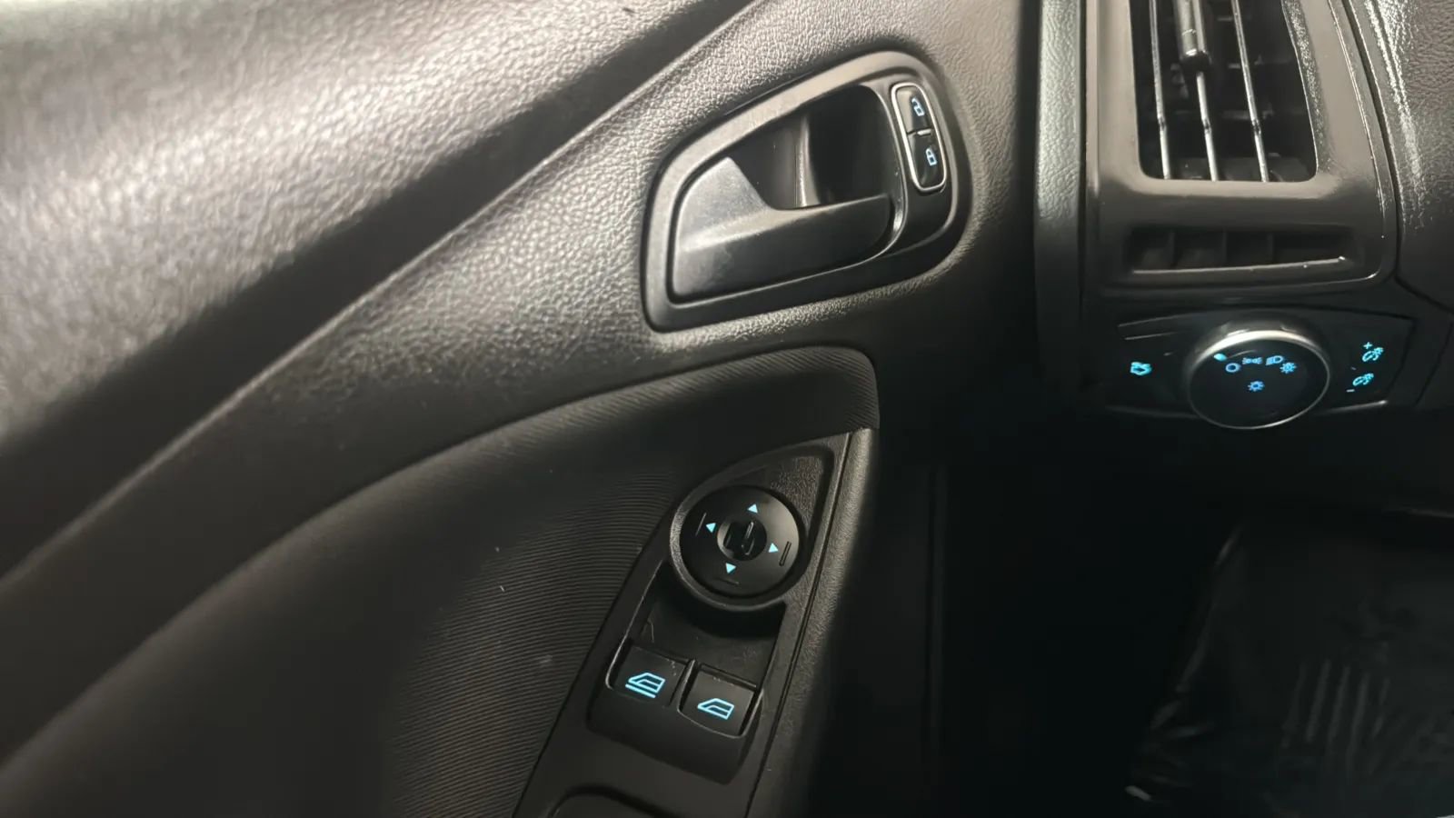 Used 2016 Ford Focus S FWD image 16