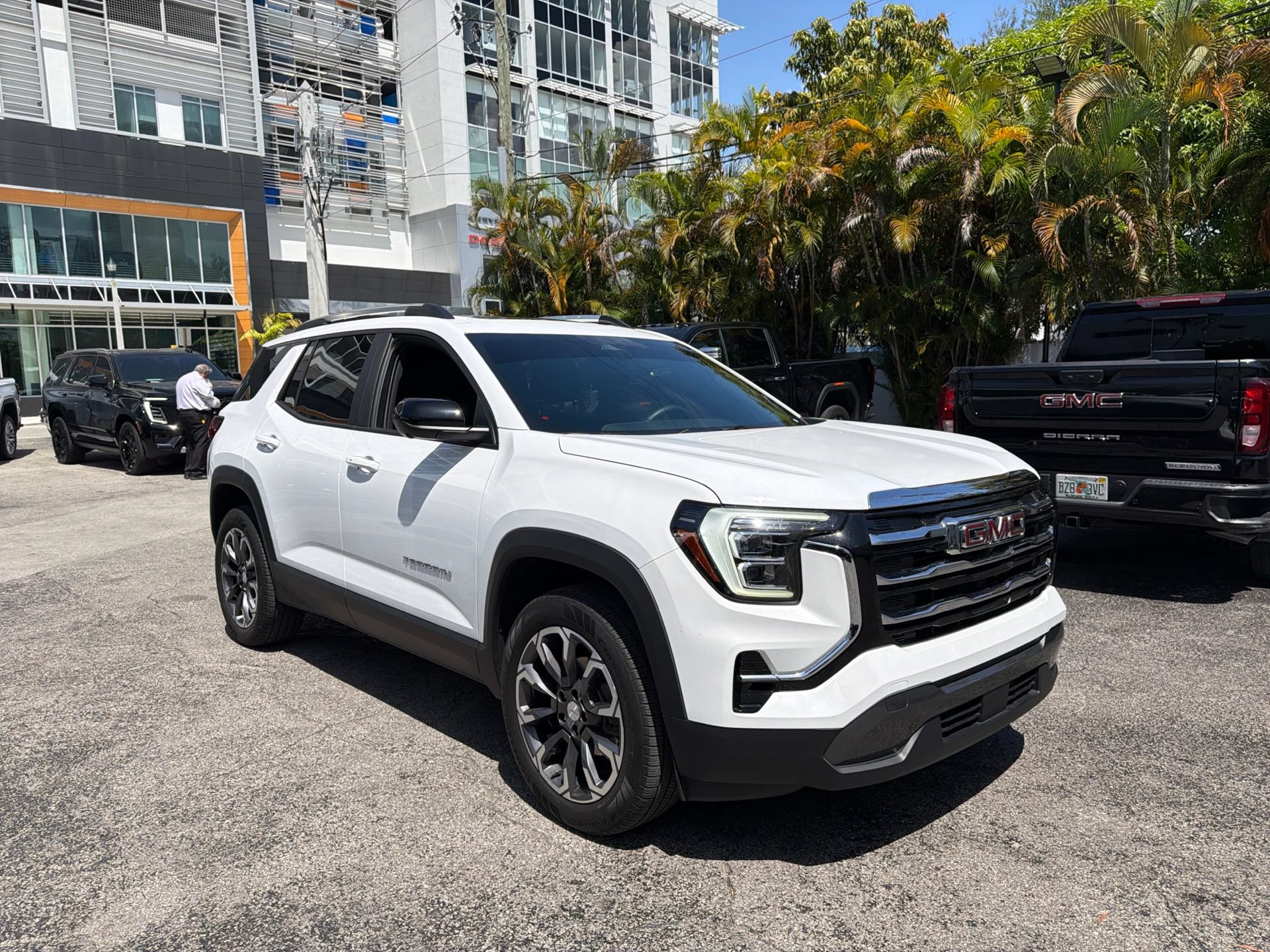 Used 2025 GMC Terrain Elevation w/ Elevation Premium Package AWD/4WD video 3