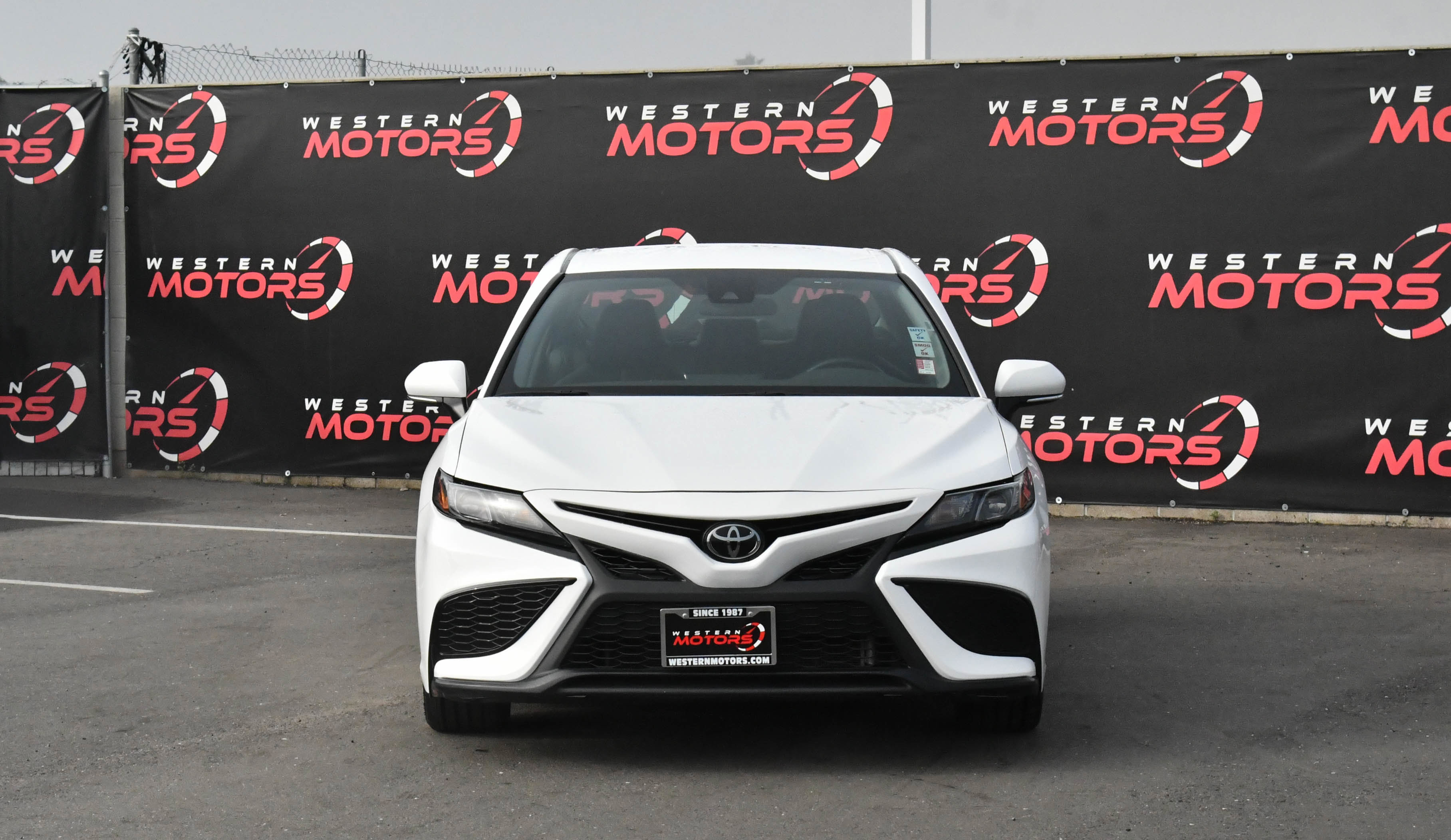 Used 2024 Toyota Camry SE image 2