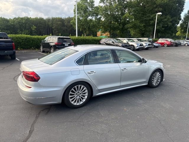 Used 2017 Volkswagen Passat 1.8T SE FWD image 5