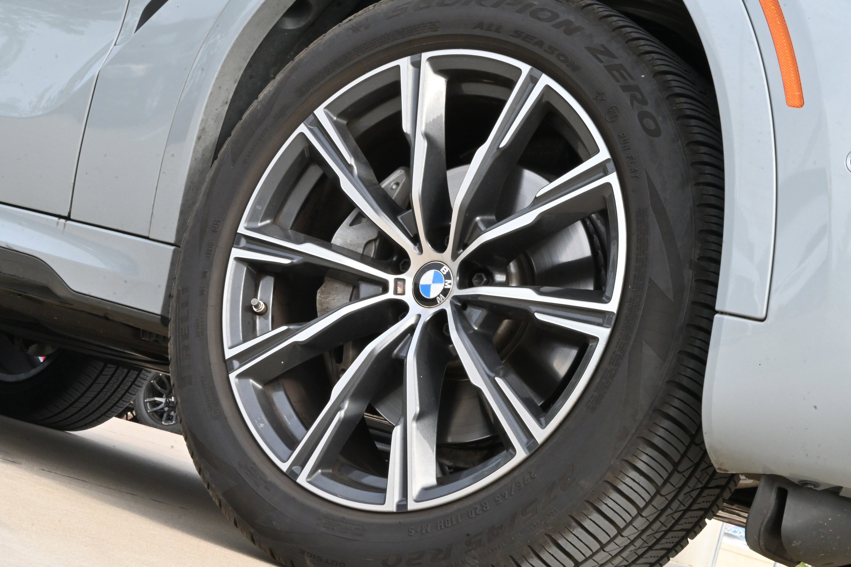 Certified 2025 BMW X6 xDrive40i AWD/4WD image 10