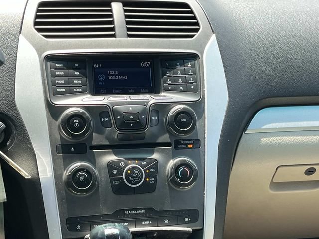 Used 2015 Ford Explorer XLT FWD image 14