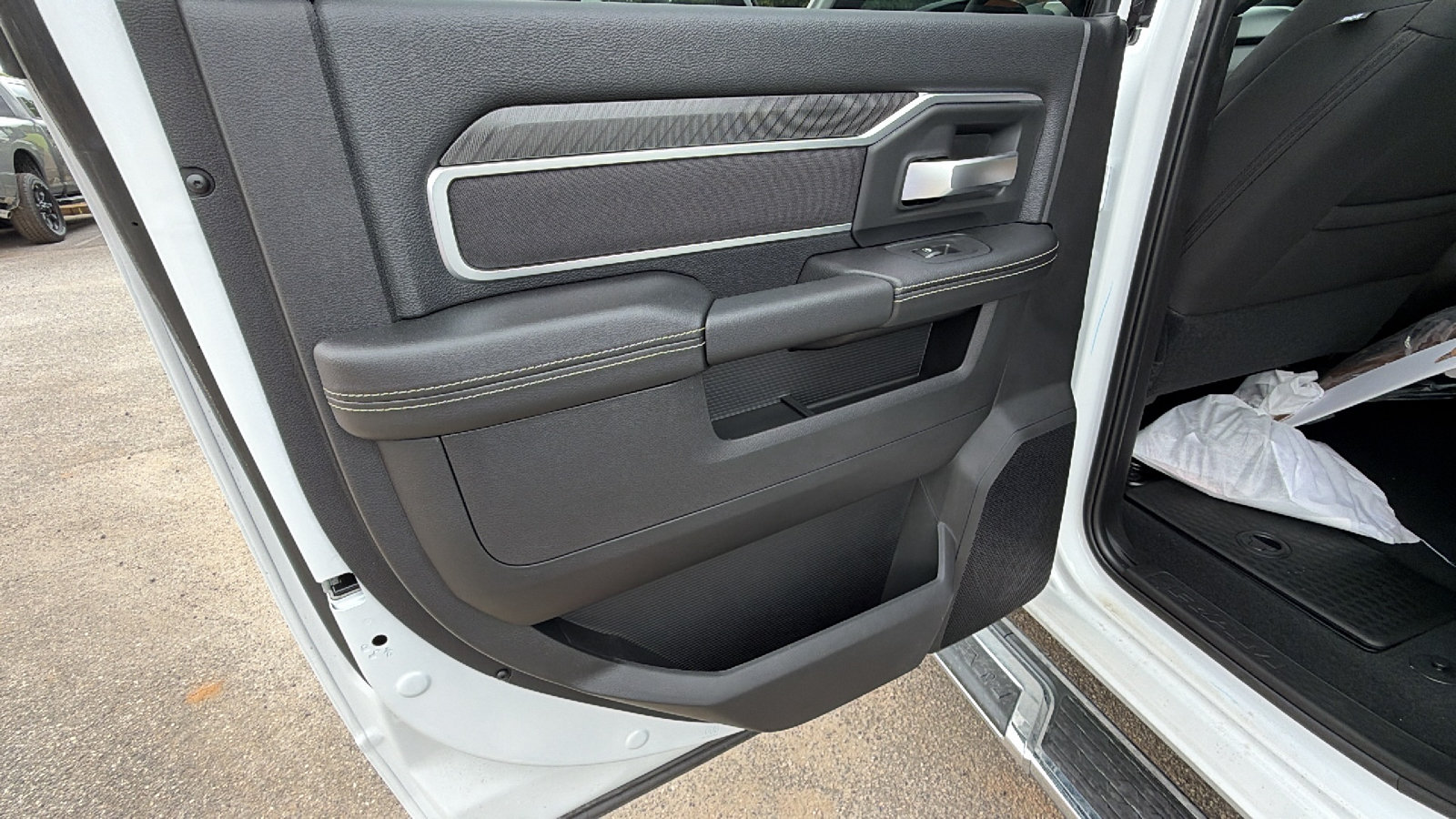 New 2026 RAM 3500 Big Horn AWD/4WD image 18