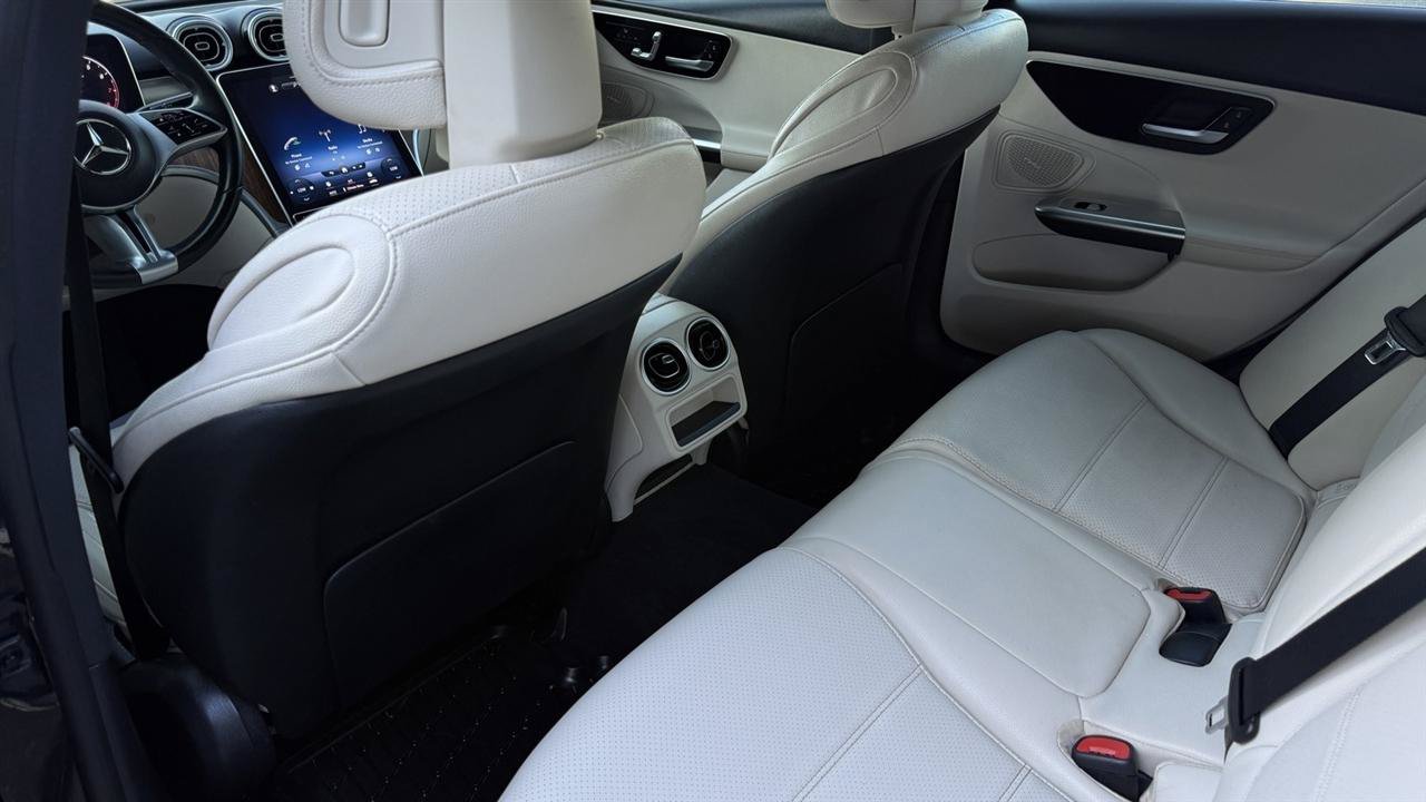 Used 2022 Mercedes-Benz C 300 4MATIC Sedan image 32