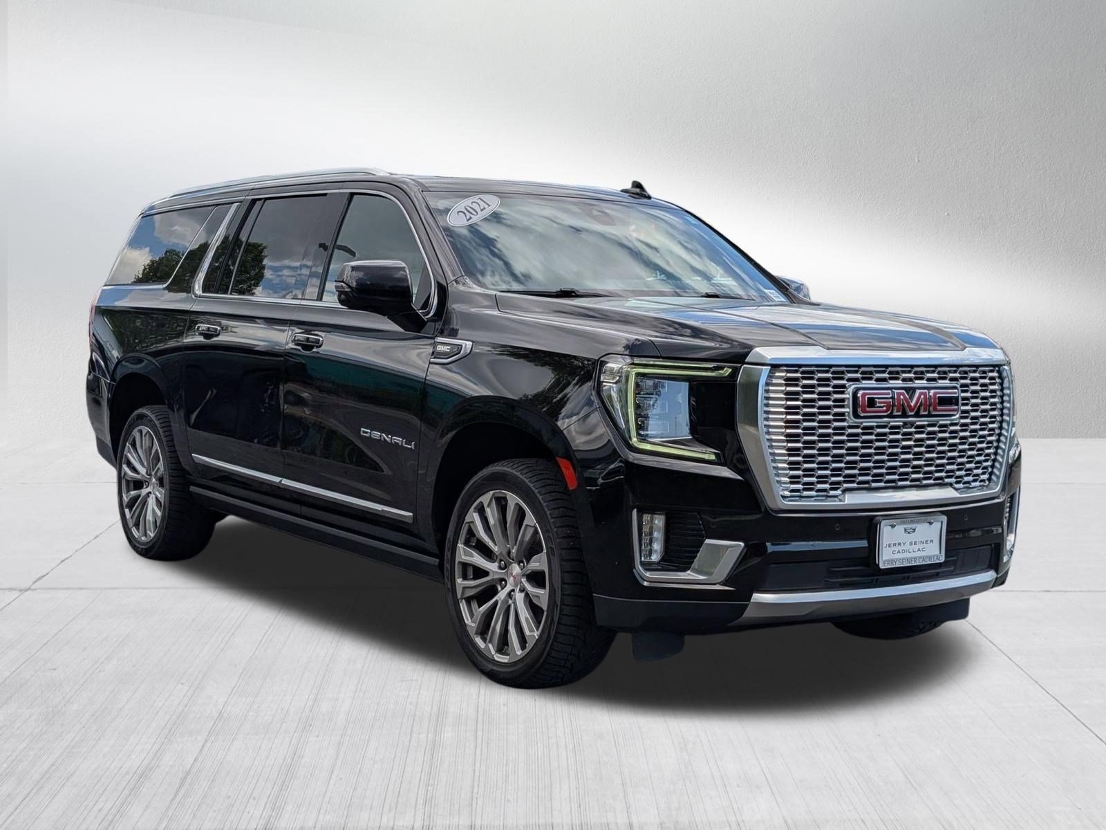 Used 2021 GMC Yukon XL Denali w/ Denali Premium Package AWD/4WD image 8