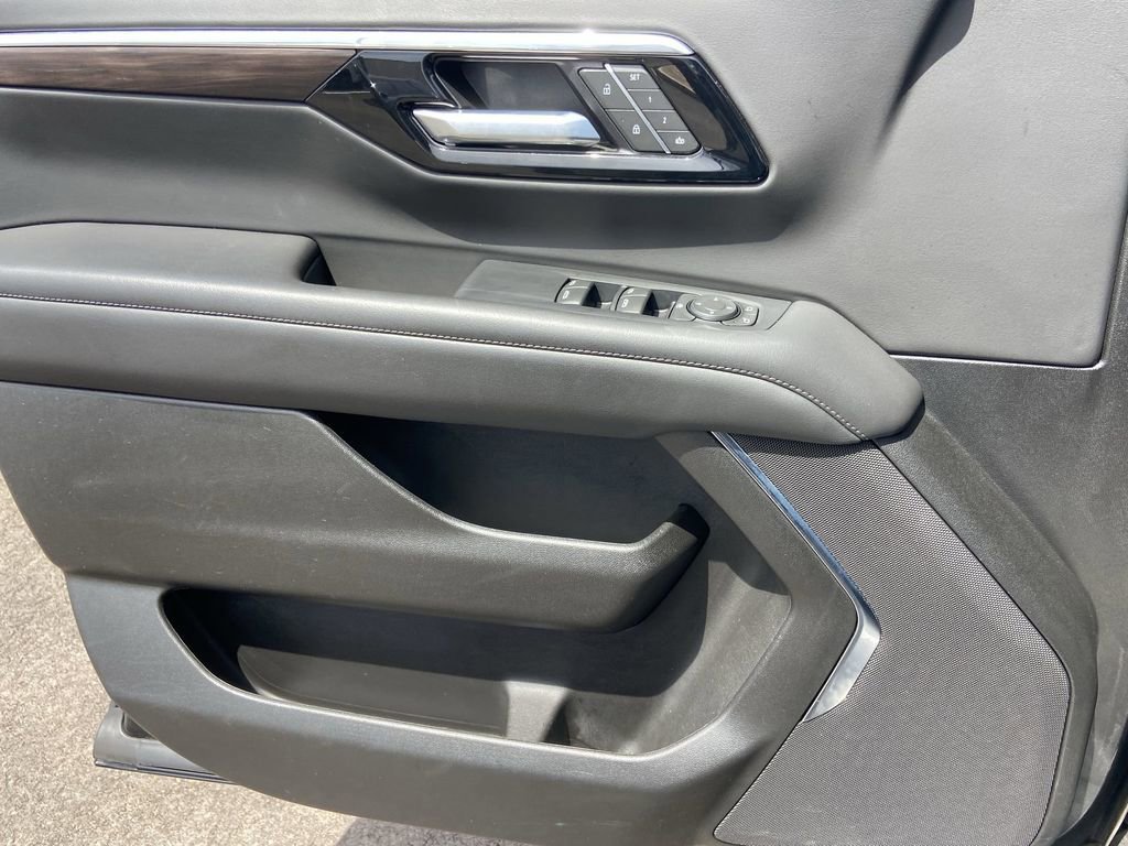 Used 2025 Chevrolet Tahoe LT image 18