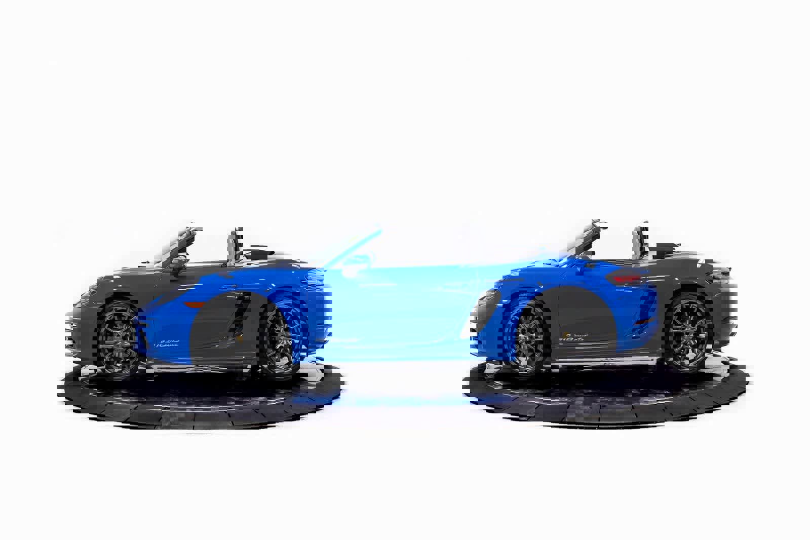 Certified 2025 Porsche 718 Boxster image 2