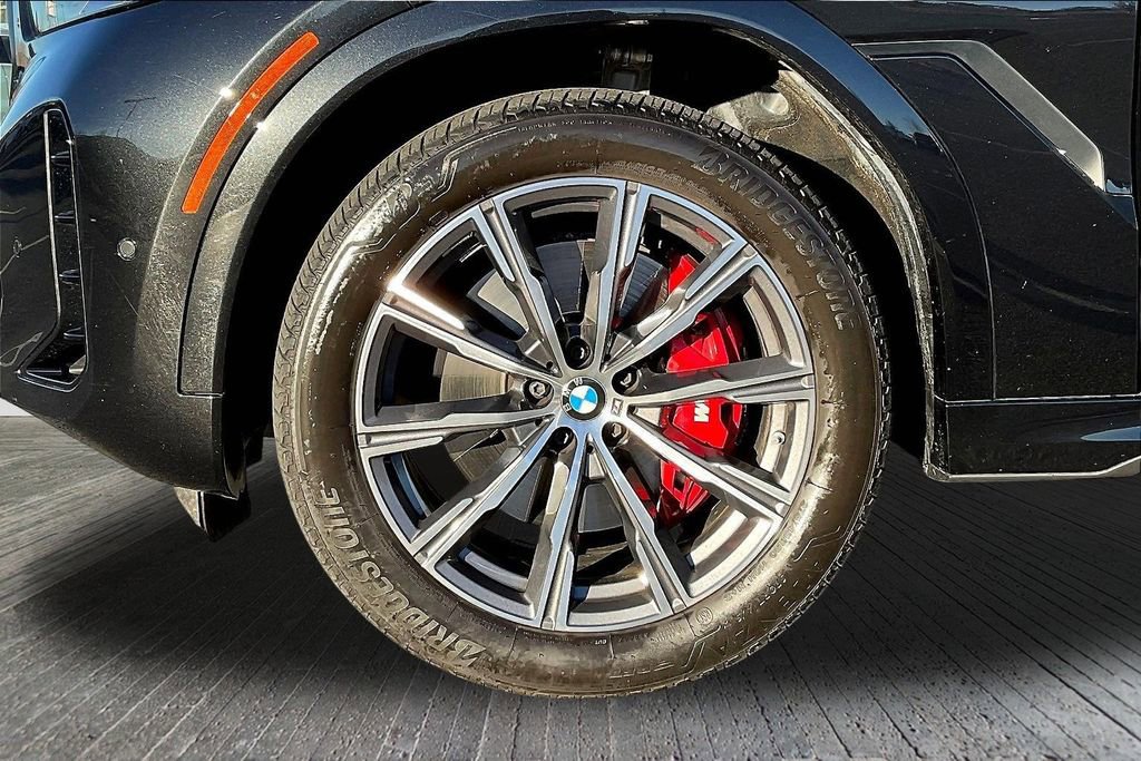 Used 2025 BMW X6 xDrive40i w/ Climate Comfort Package image 33