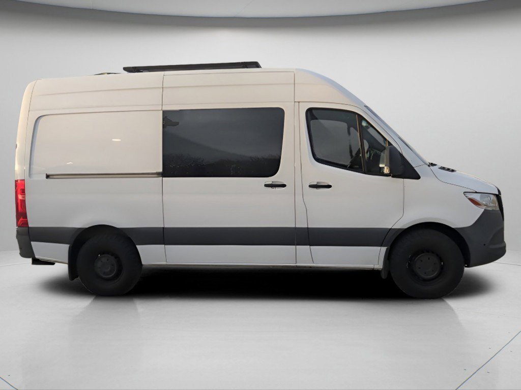 Used 2021 Freightliner Sprinter 2500 image 3