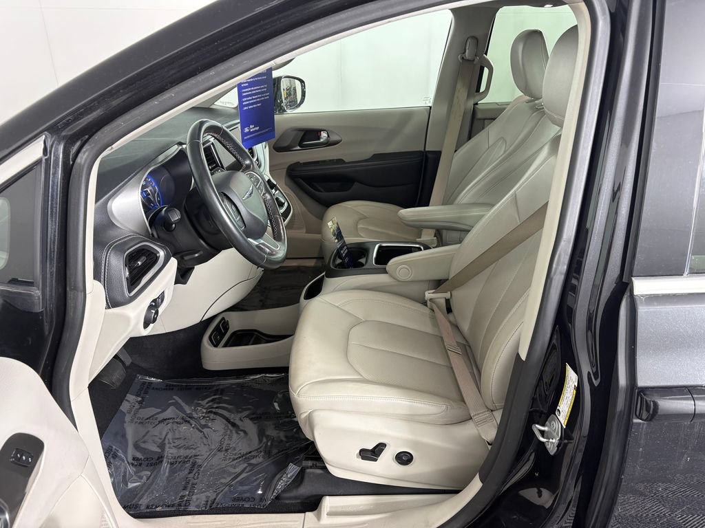 Used 2021 Chrysler Pacifica Touring-L AWD/4WD image 12