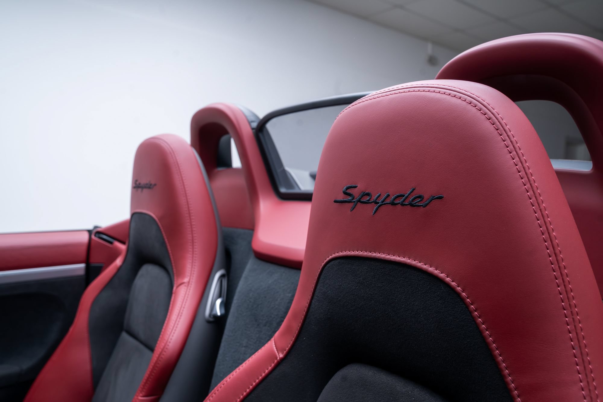 Used 2021 Porsche 718 Boxster Spyder RWD image 30