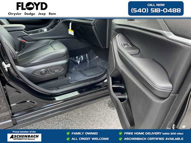 New 2025 Jeep Grand Cherokee Limited w/ Black Appearance Package image 29