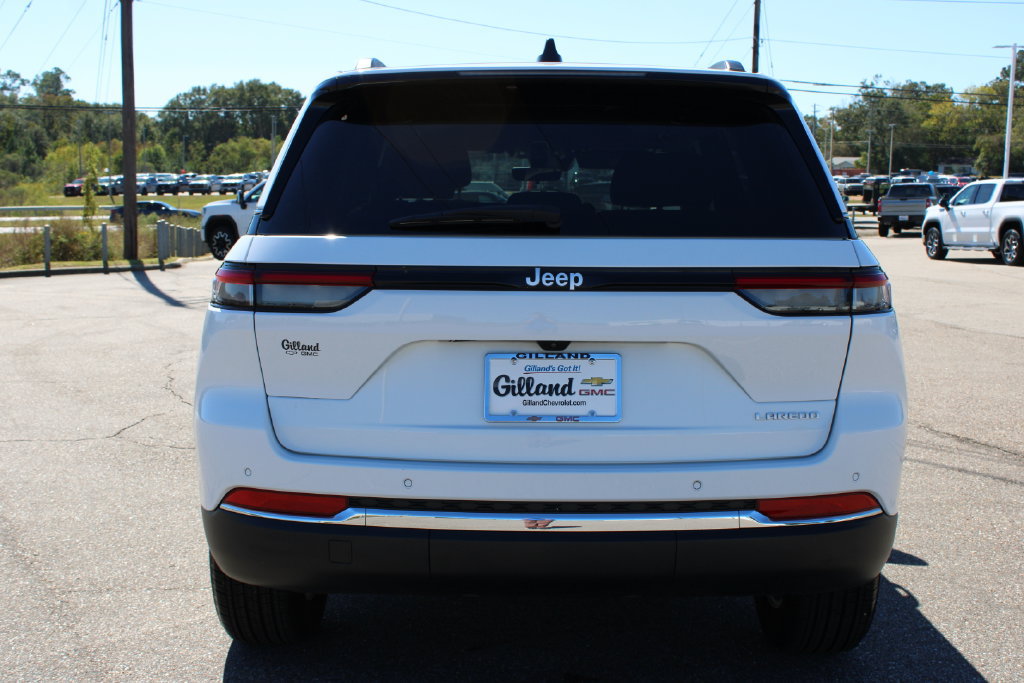 Used 2025 Jeep Grand Cherokee Laredo X RWD image 7