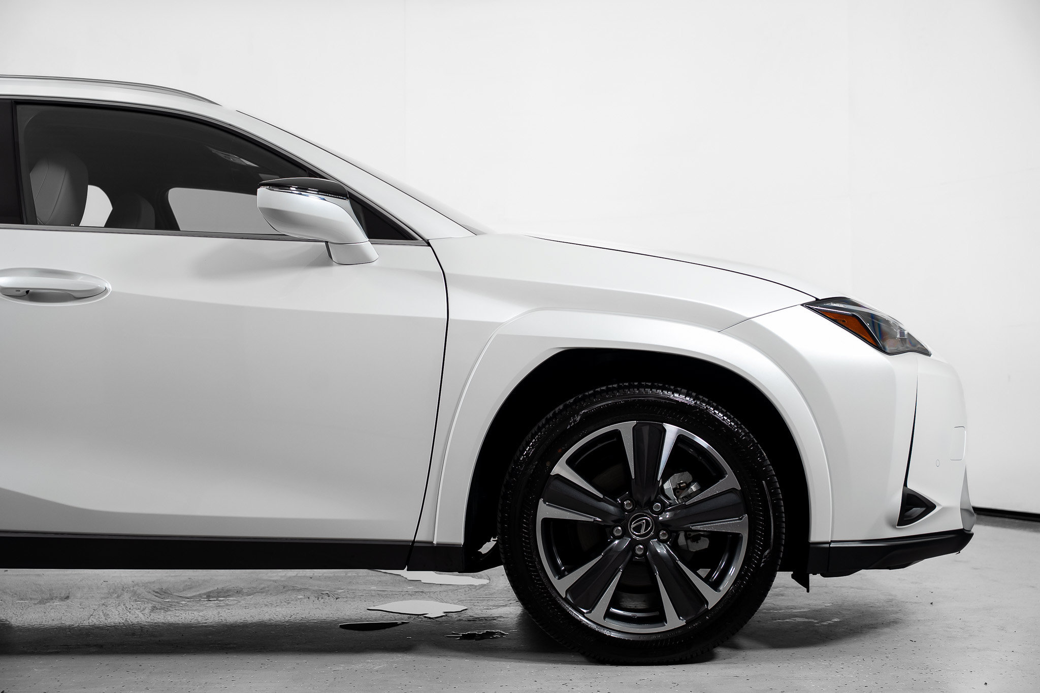 Used 2025 Lexus UX 300h AWD w/ Accessory Package (Z1) image 4