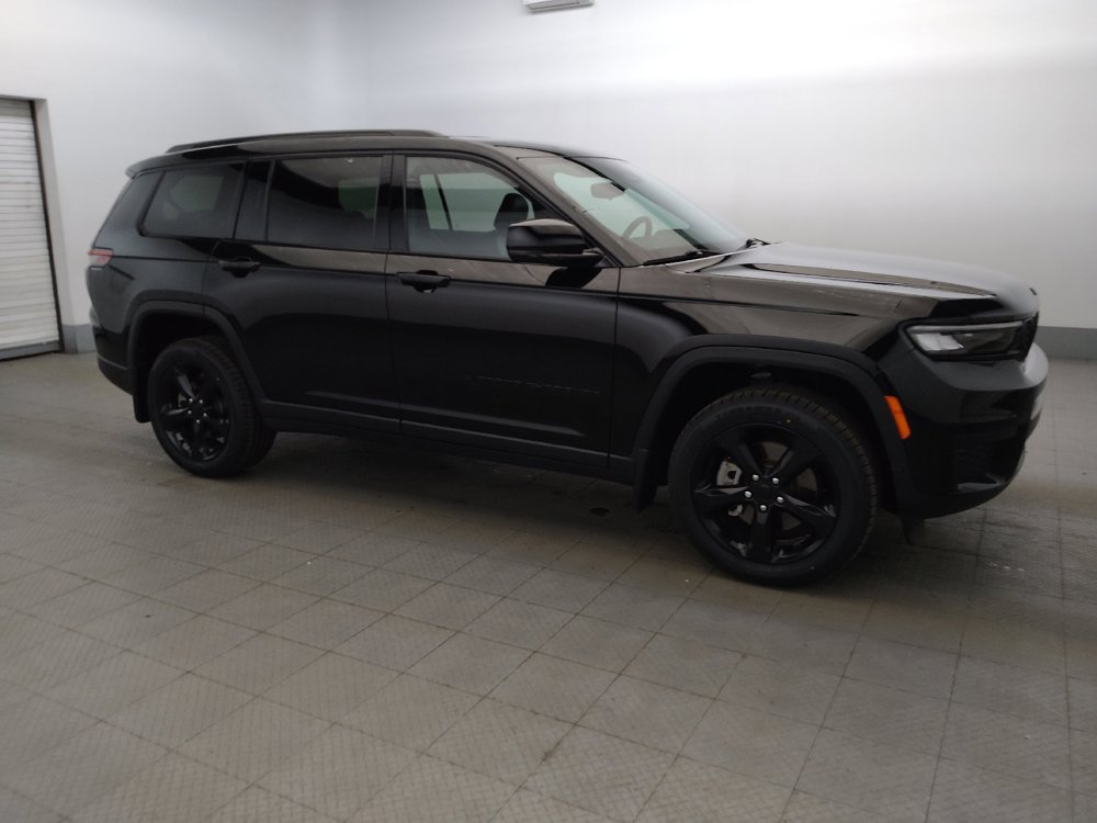 Used 2023 Jeep Grand Cherokee L Laredo RWD image 11