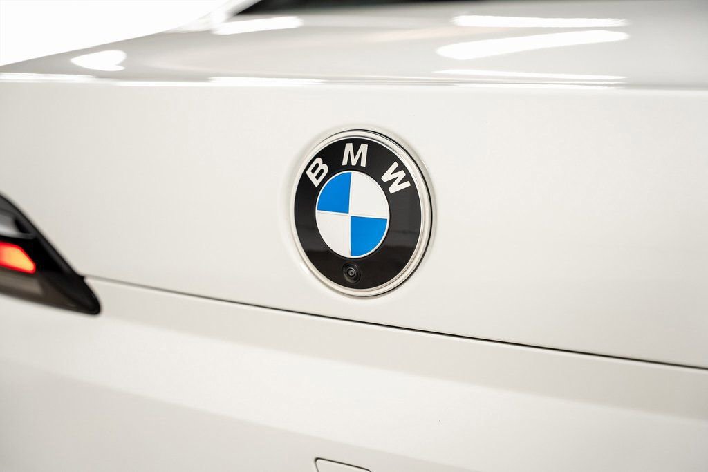 Used 2023 BMW 740i w/ Luxury Rear Seating Package image 23