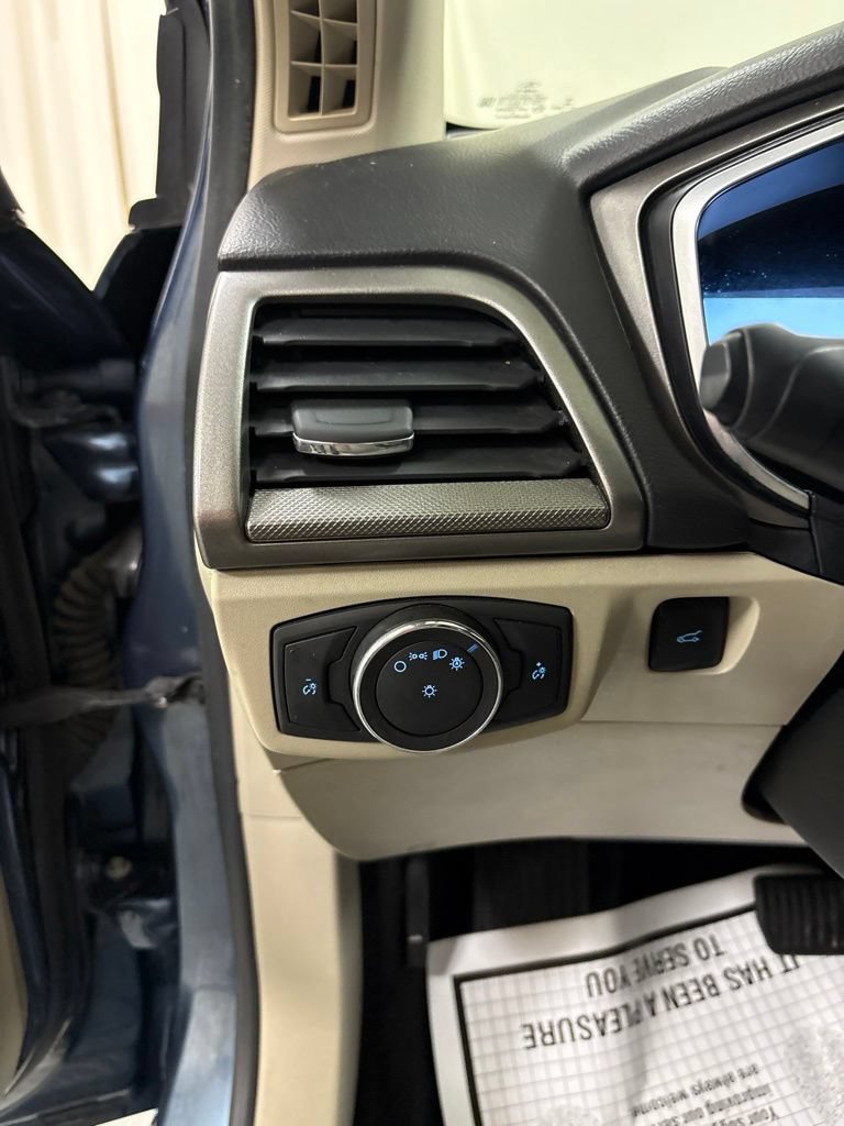 Used 2019 Ford Fusion SE FWD image 11