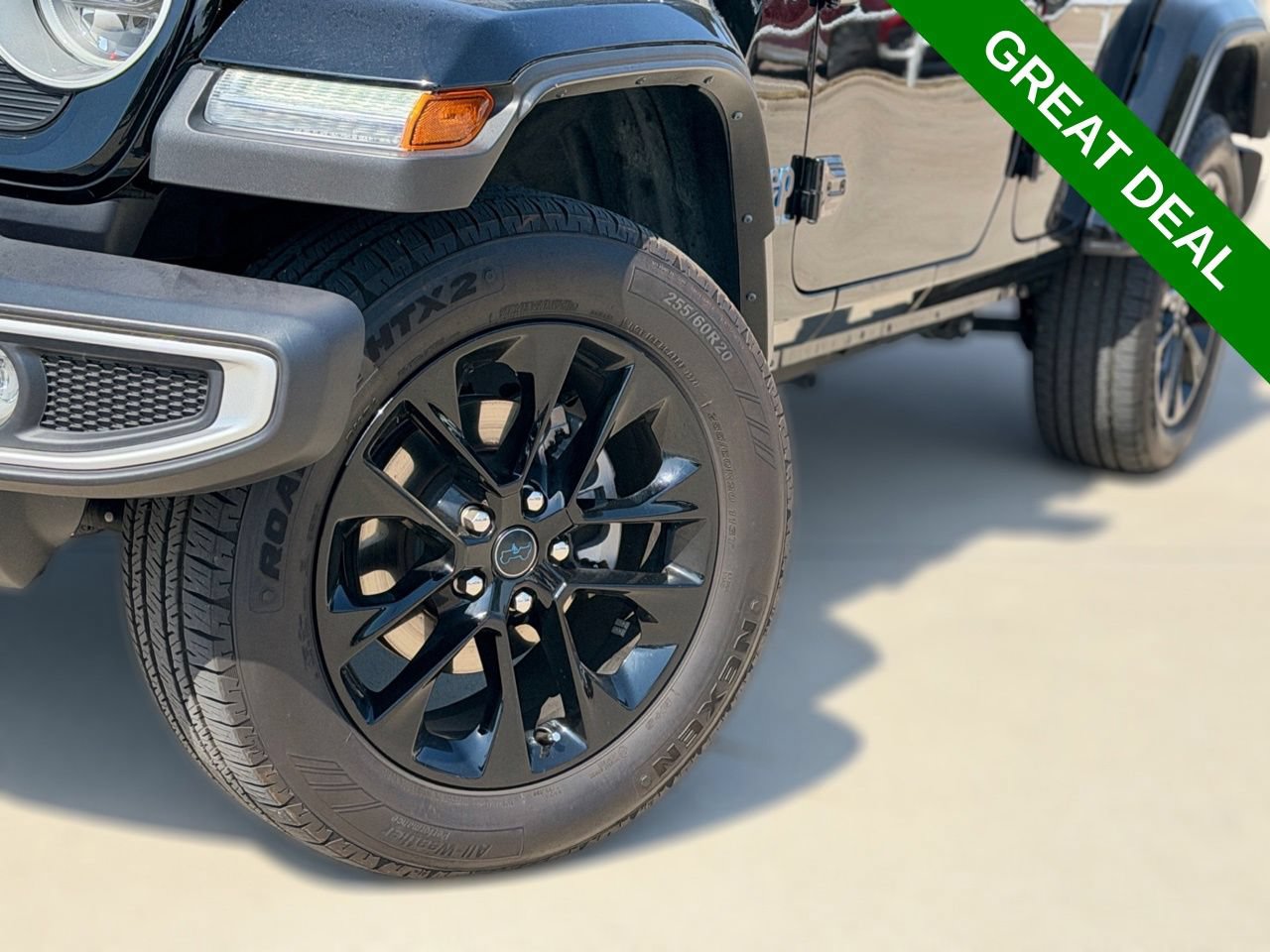 Used 2025 Jeep Wrangler Unlimited Sahara w/ Safety Group AWD/4WD image 8